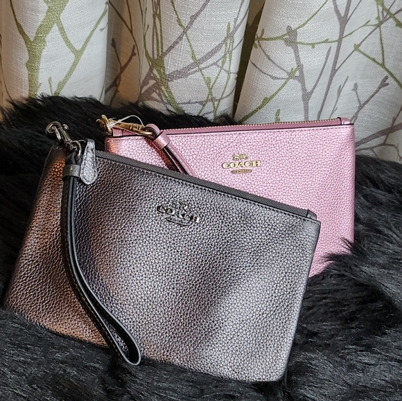 COACH large metallic wristlet - Picture 7 of 7